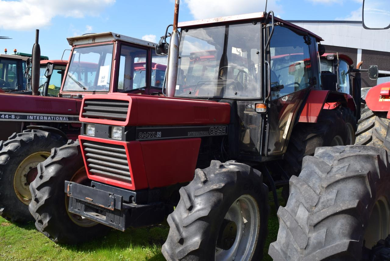 Case-IH 844 XL - جرار: صورة 2 Case-IH 844 XL - جرار: صورة 2