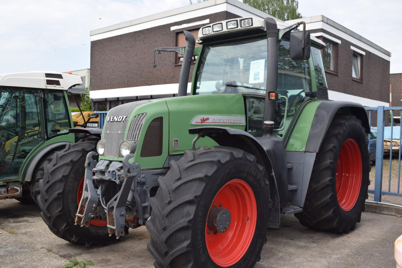 Fendt 712 Vario - جرار: صورة 1 Fendt 712 Vario - جرار: صورة 1