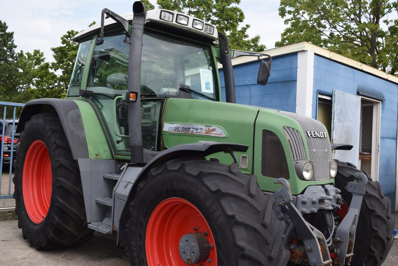 Fendt 712 Vario - جرار: صورة 2 Fendt 712 Vario - جرار: صورة 2