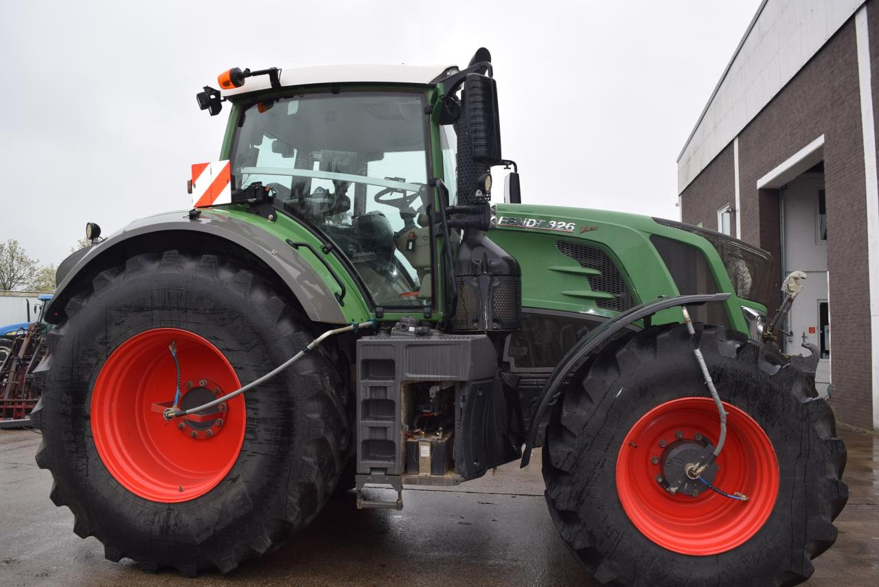 Fendt 826 Vario ProfiPlus - جرار: صورة 1 Fendt 826 Vario ProfiPlus - جرار: صورة 1
