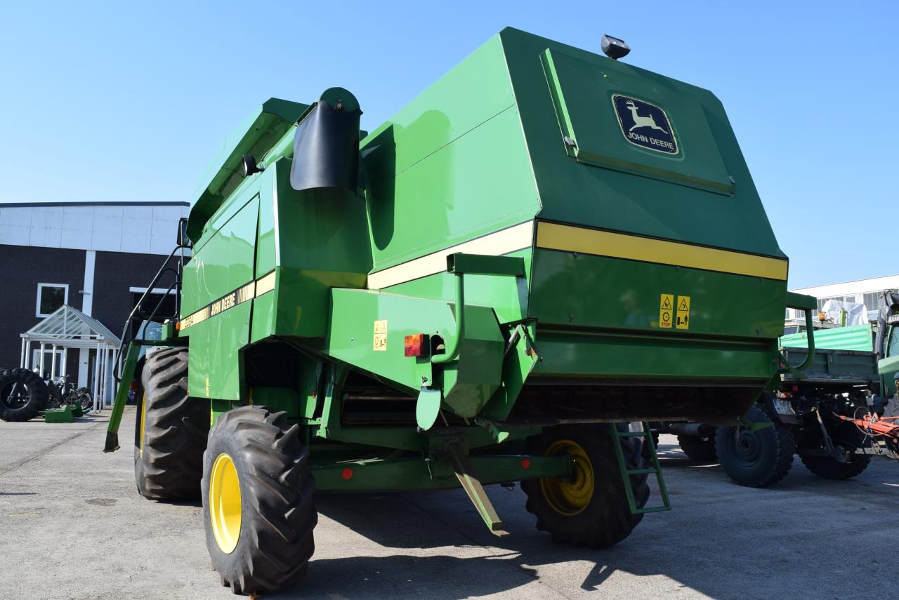 John Deere 2064 - حصادة موحَّدة: صورة 4 John Deere 2064 - حصادة موحَّدة: صورة 4