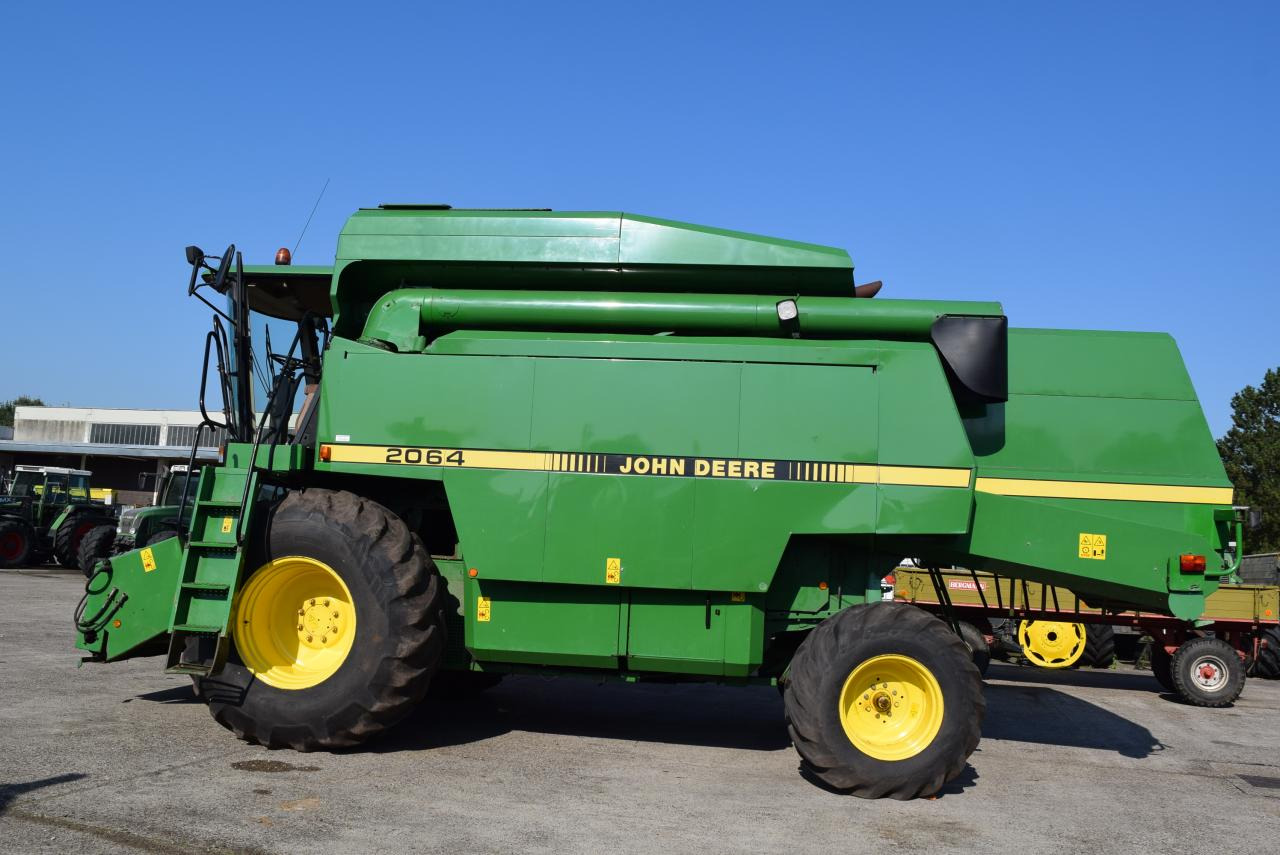 John Deere 2064 - حصادة موحَّدة: صورة 1 John Deere 2064 - حصادة موحَّدة: صورة 1