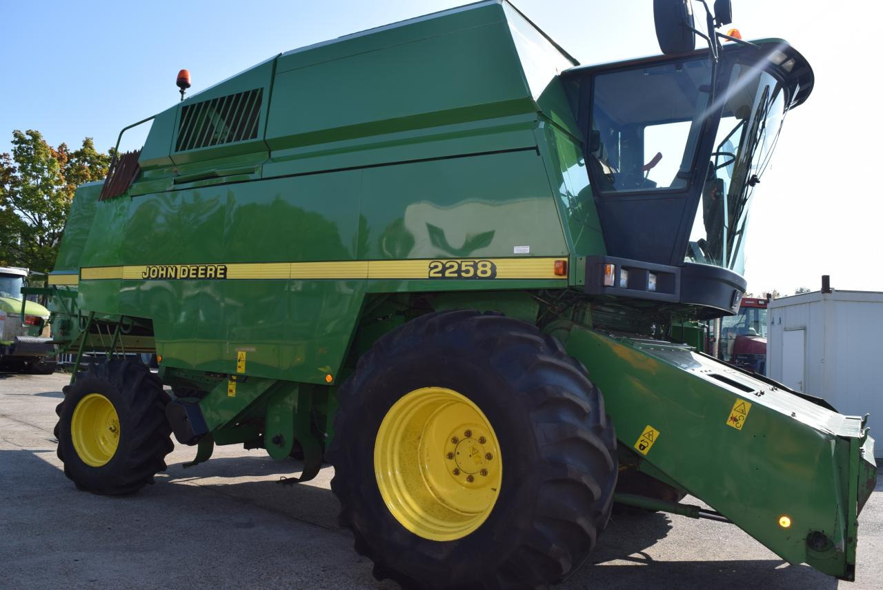 John Deere 2064 - حصادة موحَّدة: صورة 4 John Deere 2064 - حصادة موحَّدة: صورة 4