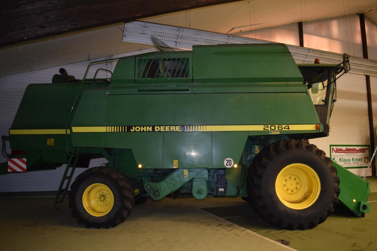 John Deere 2064 - حصادة موحَّدة: صورة 5 John Deere 2064 - حصادة موحَّدة: صورة 5