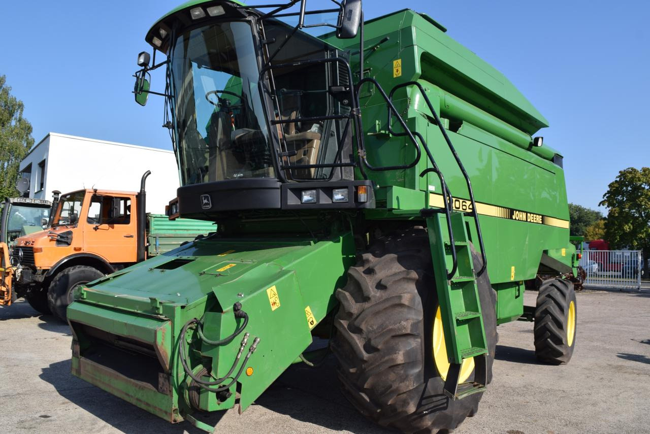 John Deere 2064 - حصادة موحَّدة: صورة 1 John Deere 2064 - حصادة موحَّدة: صورة 1