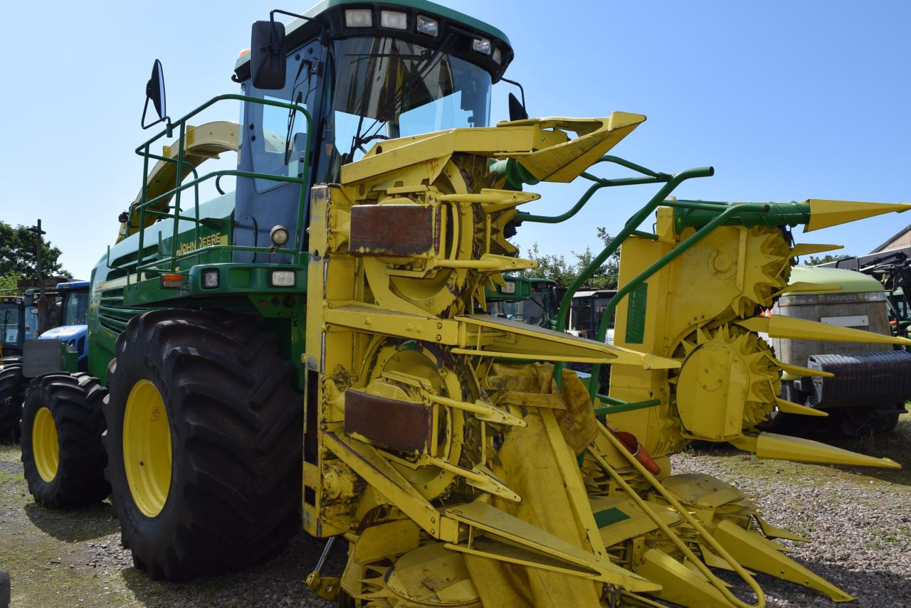 John Deere 7400 - حصادة الأعلاف: صورة 1 John Deere 7400 - حصادة الأعلاف: صورة 1