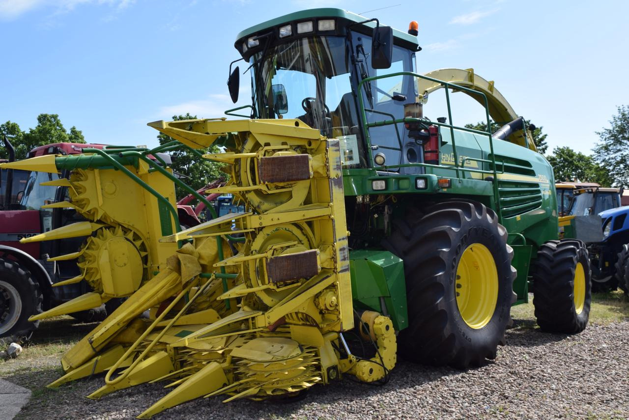 John Deere 7400 - حصادة الأعلاف: صورة 1 John Deere 7400 - حصادة الأعلاف: صورة 1