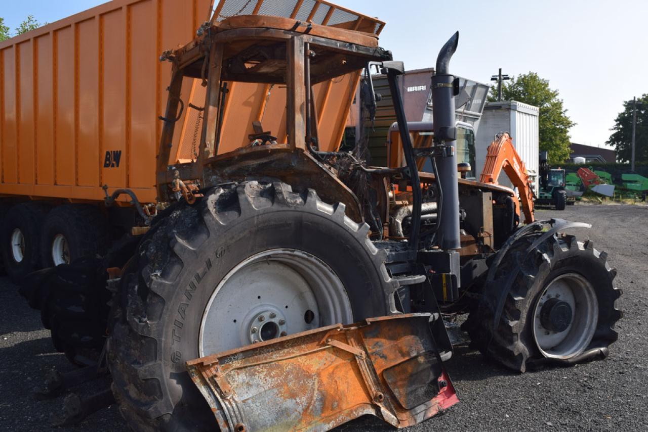 Massey Ferguson 6480 *Brandschaden* - جرار: صورة 3 Massey Ferguson 6480 *Brandschaden* - جرار: صورة 3