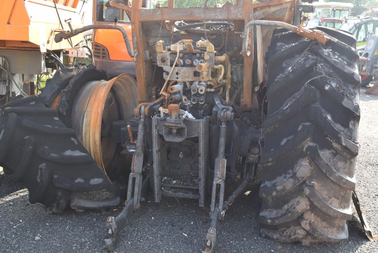 Massey Ferguson 6480 *Brandschaden* - جرار: صورة 4 Massey Ferguson 6480 *Brandschaden* - جرار: صورة 4