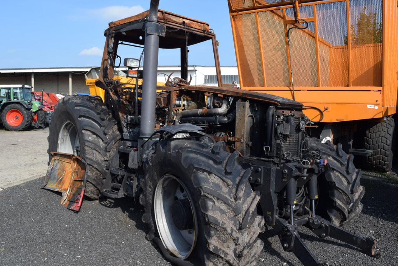 Massey Ferguson 6480 *Brandschaden* - جرار: صورة 1 Massey Ferguson 6480 *Brandschaden* - جرار: صورة 1