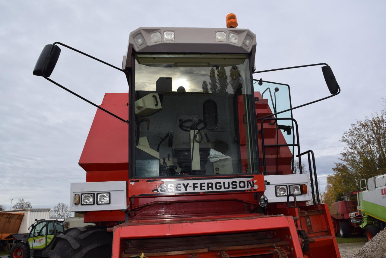 Massey Ferguson MF 38 - حصادة موحَّدة: صورة 4 Massey Ferguson MF 38 - حصادة موحَّدة: صورة 4