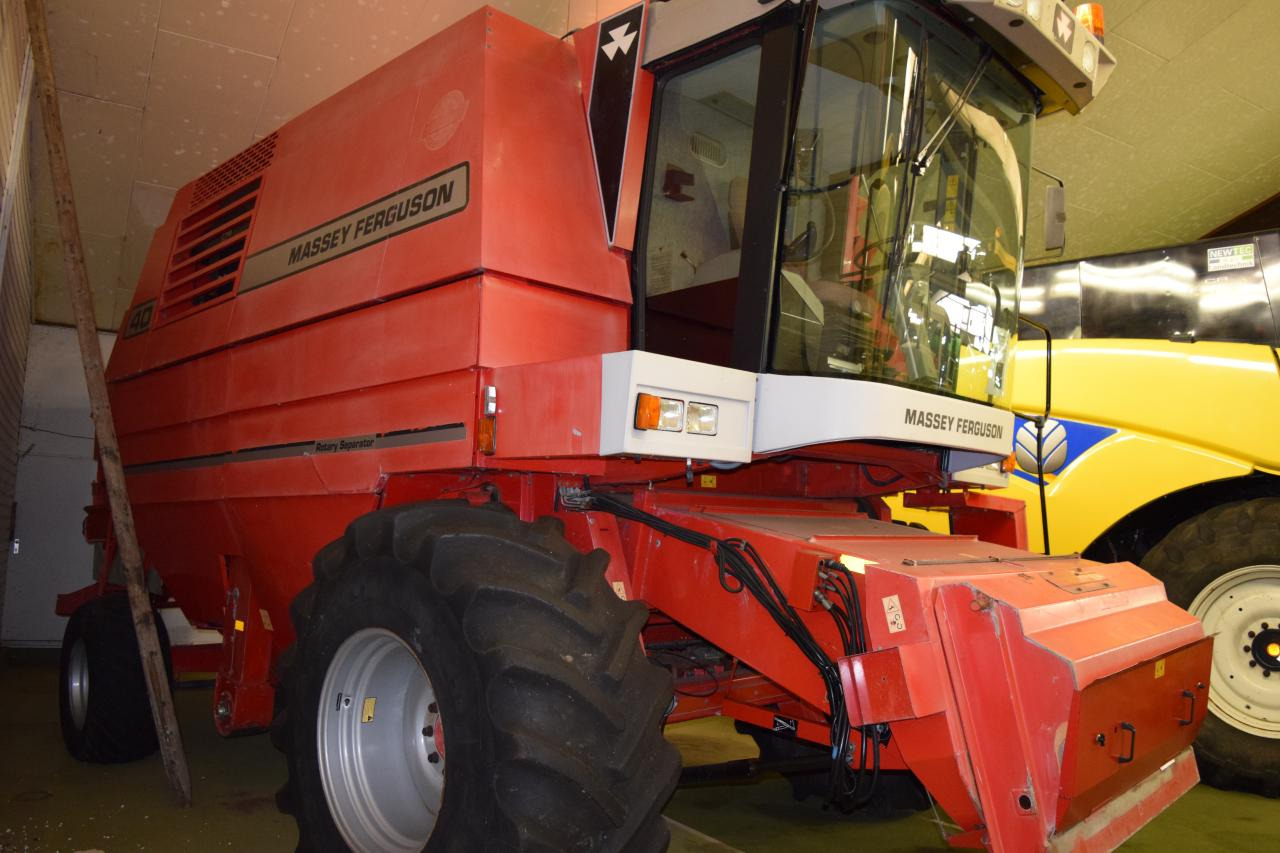 Massey Ferguson MF 40 RS - حصادة موحَّدة: صورة 2 Massey Ferguson MF 40 RS - حصادة موحَّدة: صورة 2