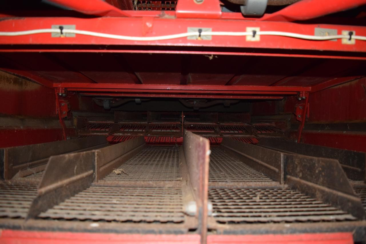 Massey Ferguson MF 40 RS - حصادة موحَّدة: صورة 4 Massey Ferguson MF 40 RS - حصادة موحَّدة: صورة 4
