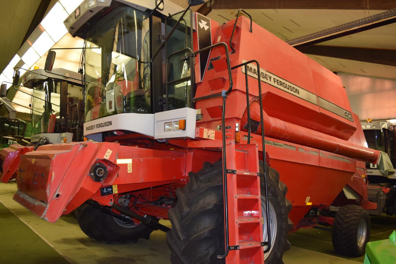 Massey Ferguson MF 40 RS - حصادة موحَّدة: صورة 1 Massey Ferguson MF 40 RS - حصادة موحَّدة: صورة 1