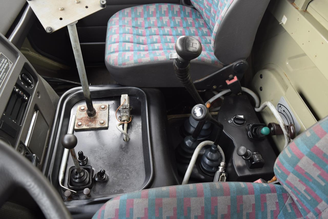 شاحنة قلاب Mercedes-Benz U 90: صورة 7