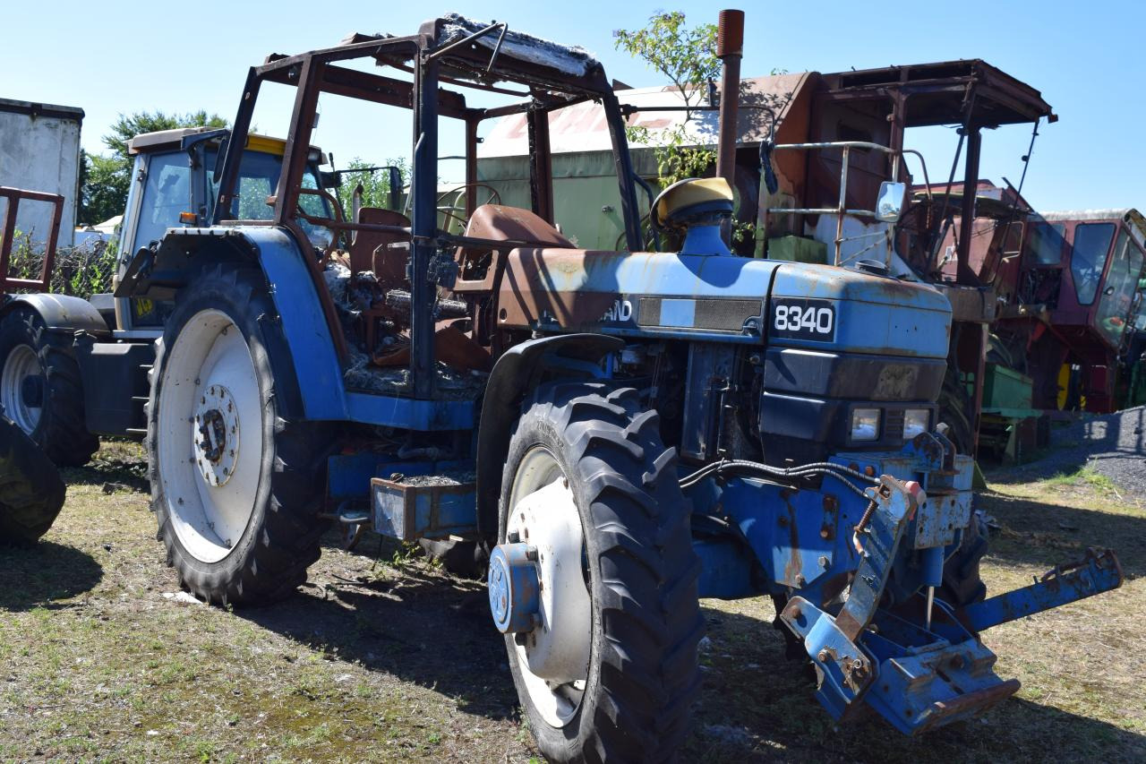 New Holland 8340 *zur Teileverwertung* - جرار: صورة 1 New Holland 8340 *zur Teileverwertung* - جرار: صورة 1