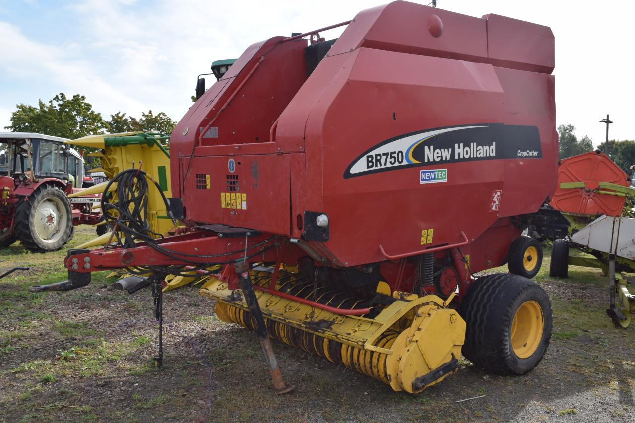 New Holland BR 750 CropCutter - مكنة: صورة 1 New Holland BR 750 CropCutter - مكنة: صورة 1