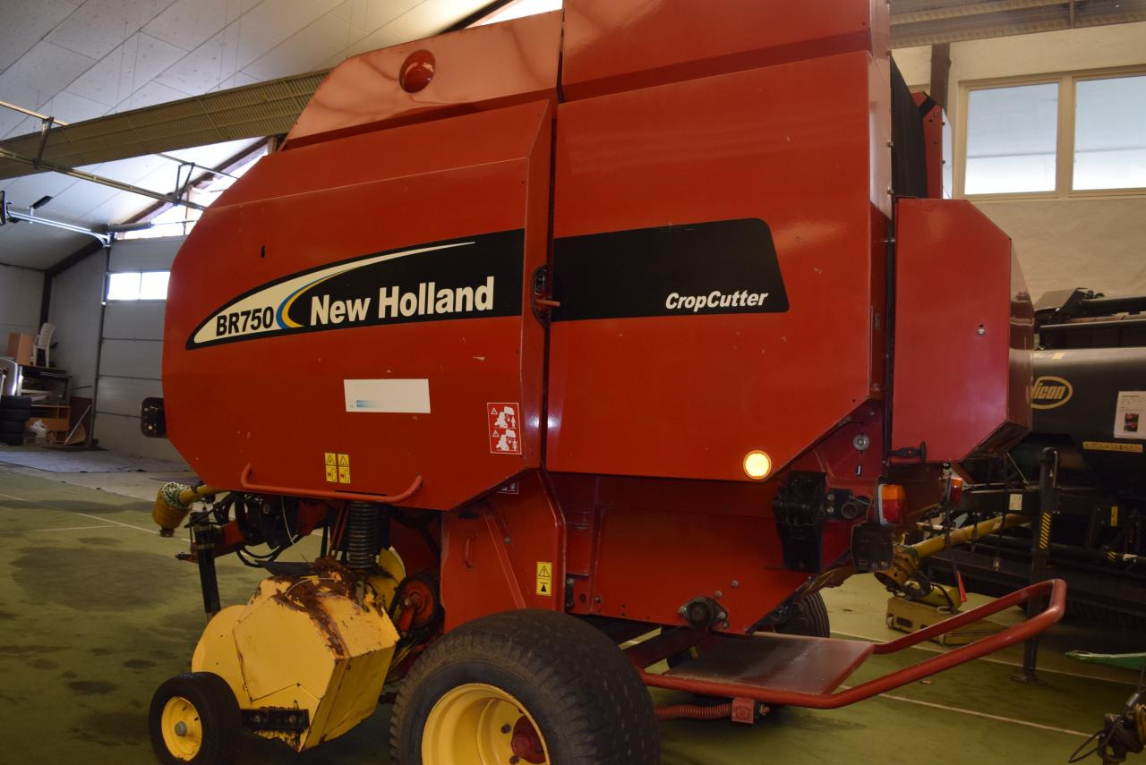 New Holland BR 750 CropCutter - مكنة: صورة 4 New Holland BR 750 CropCutter - مكنة: صورة 4