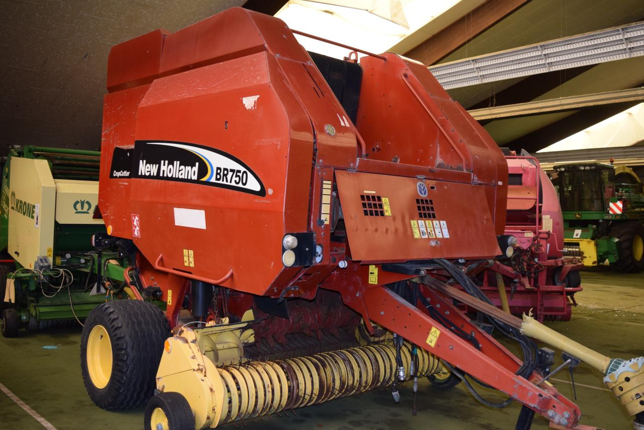 New Holland BR 750 CropCutter - مكنة: صورة 2 New Holland BR 750 CropCutter - مكنة: صورة 2