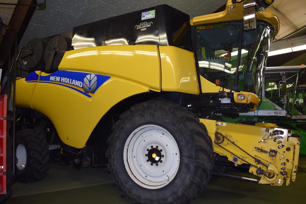 New Holland CR 9090 Elevation - حصادة موحَّدة: صورة 1 New Holland CR 9090 Elevation - حصادة موحَّدة: صورة 1