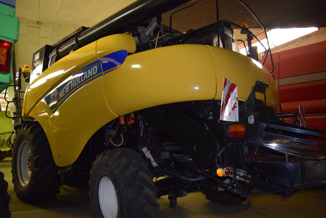 New Holland CR 9090 Elevation - حصادة موحَّدة: صورة 5 New Holland CR 9090 Elevation - حصادة موحَّدة: صورة 5