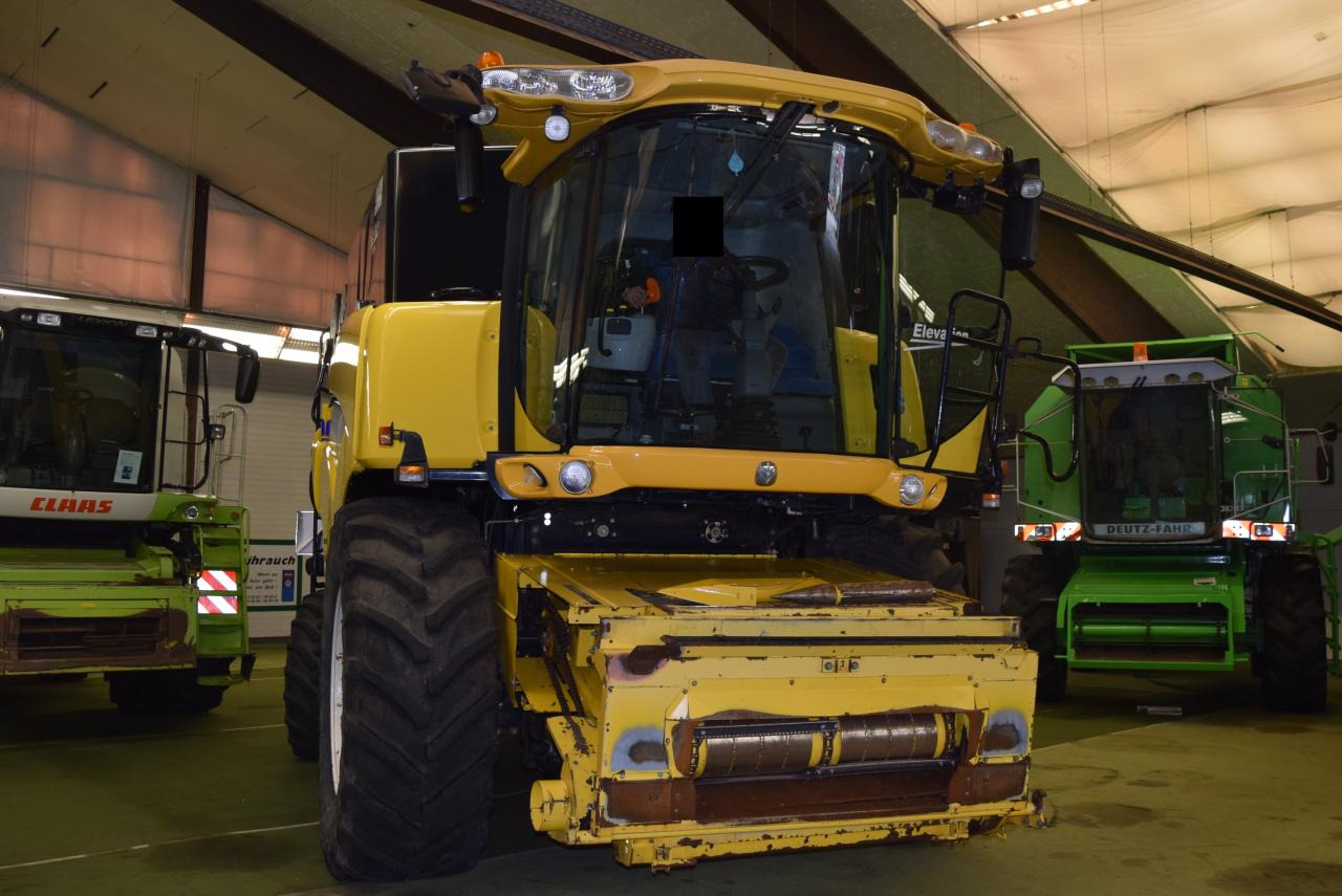 New Holland CR 9090 Elevation - حصادة موحَّدة: صورة 4 New Holland CR 9090 Elevation - حصادة موحَّدة: صورة 4