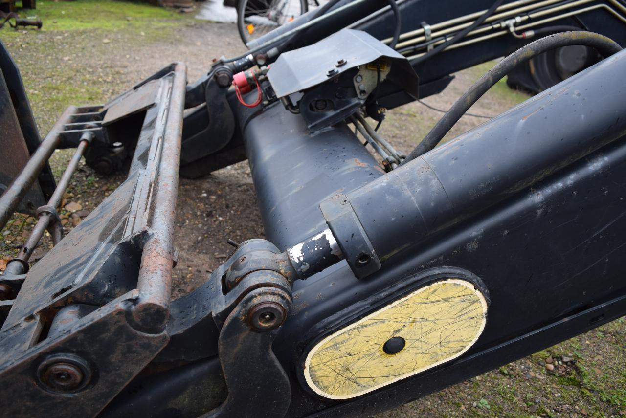 Stoll Robust F71 - رافعة أمامية للجرار: صورة 4 Stoll Robust F71 - رافعة أمامية للجرار: صورة 4