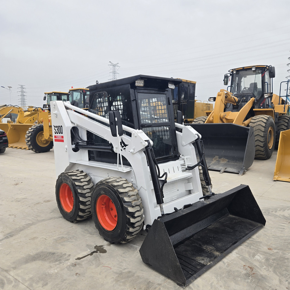 BOBCAT S300 - شيول صغير: صورة 5 BOBCAT S300 - شيول صغير: صورة 5