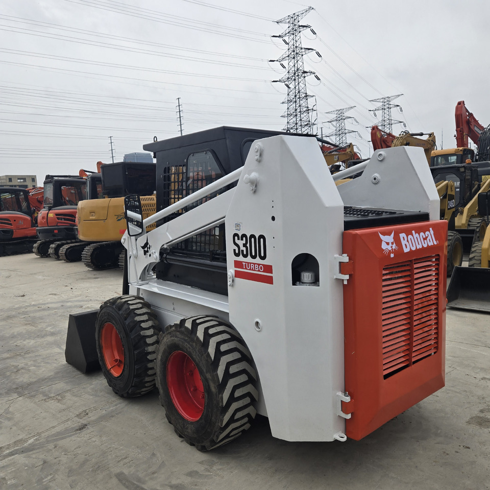 BOBCAT S300 - شيول صغير: صورة 2 BOBCAT S300 - شيول صغير: صورة 2