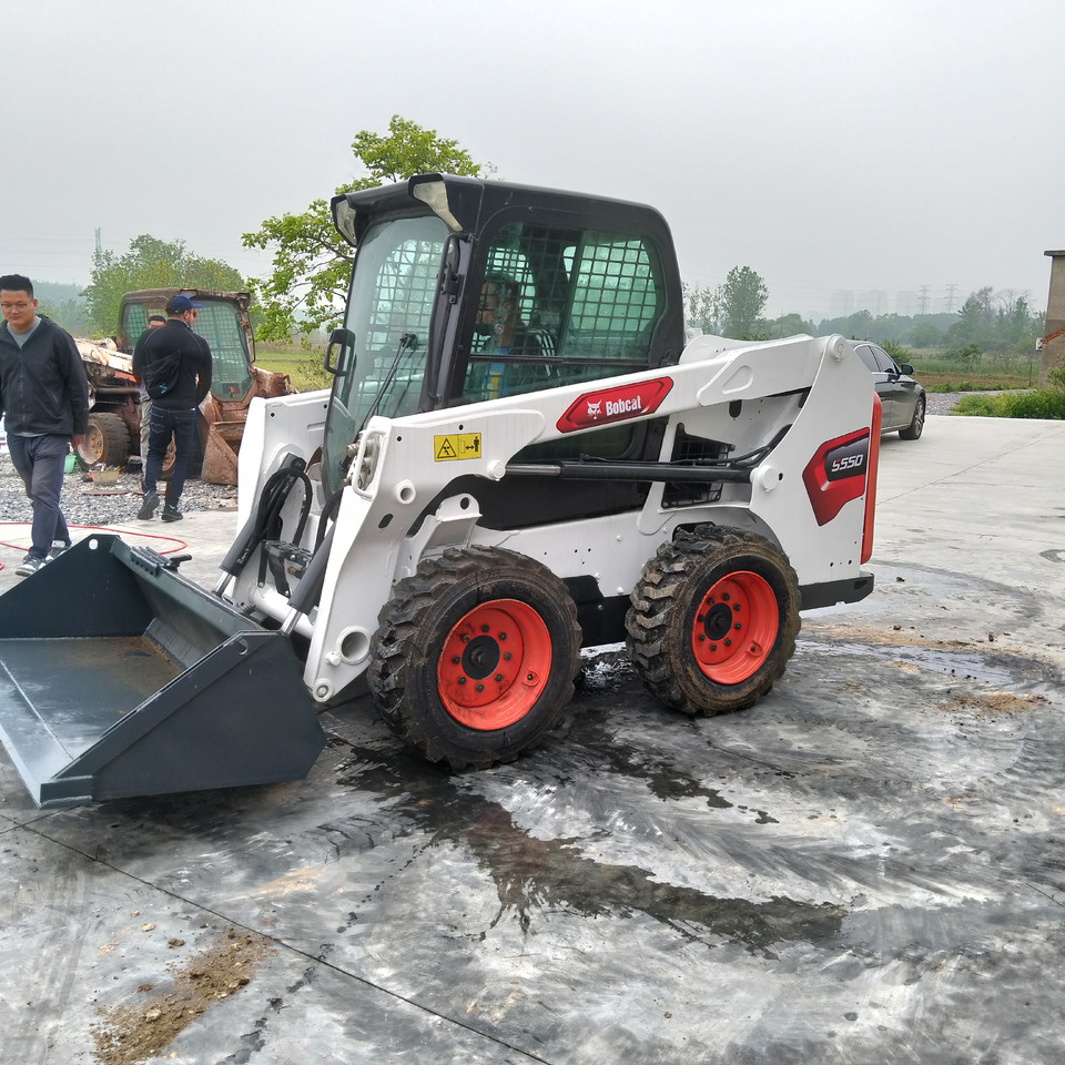 BOBCAT S550 - شيول صغير: صورة 2 BOBCAT S550 - شيول صغير: صورة 2