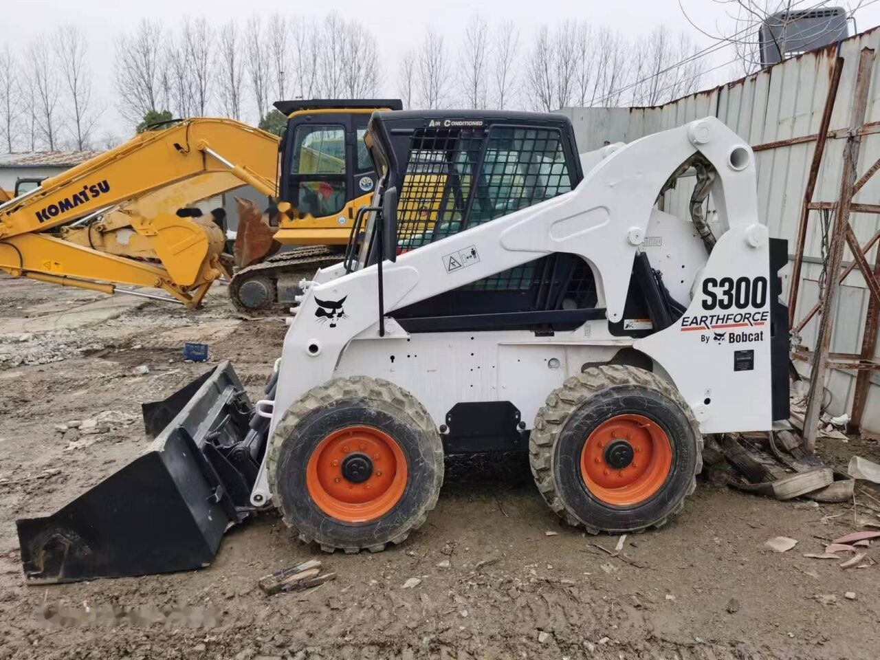 Bobcat S300 - شيول صغير: صورة 3 Bobcat S300 - شيول صغير: صورة 3