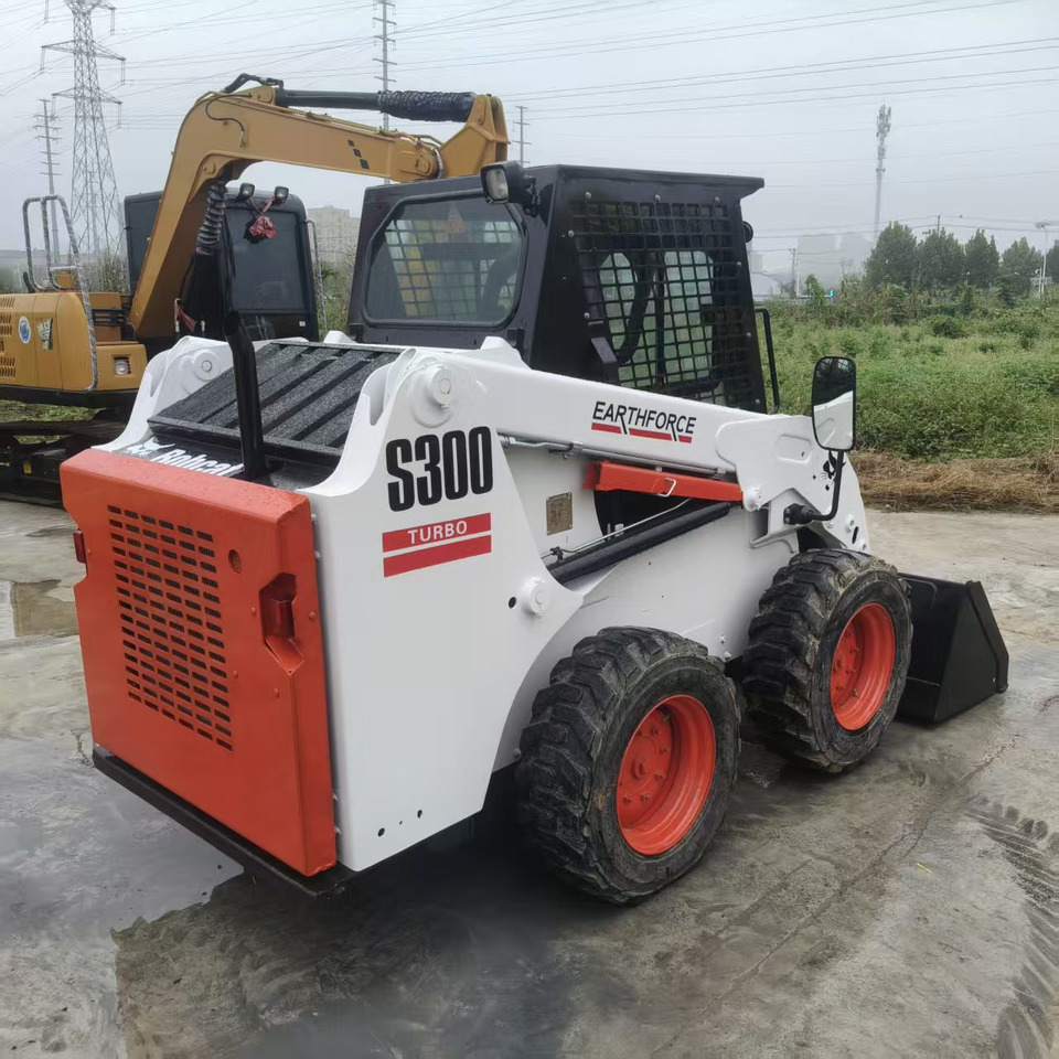 Bobcat S300 - شيول صغير: صورة 4 Bobcat S300 - شيول صغير: صورة 4
