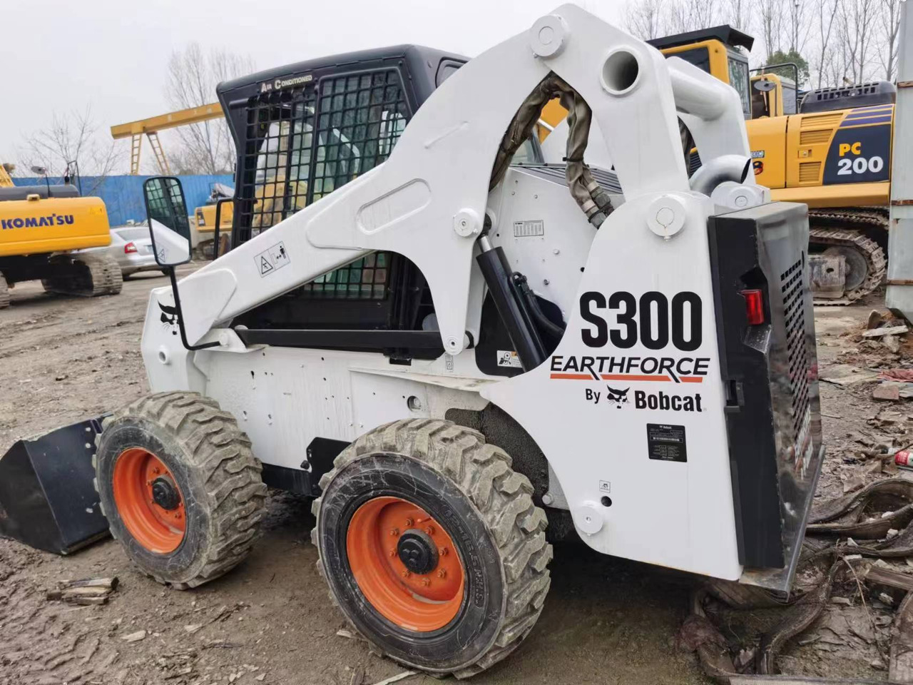 Bobcat S300 - شيول صغير: صورة 4 Bobcat S300 - شيول صغير: صورة 4