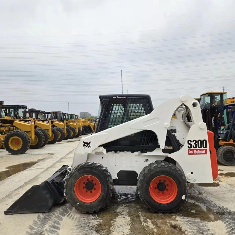 Bobcat S300 - شيول صغير: صورة 1 Bobcat S300 - شيول صغير: صورة 1