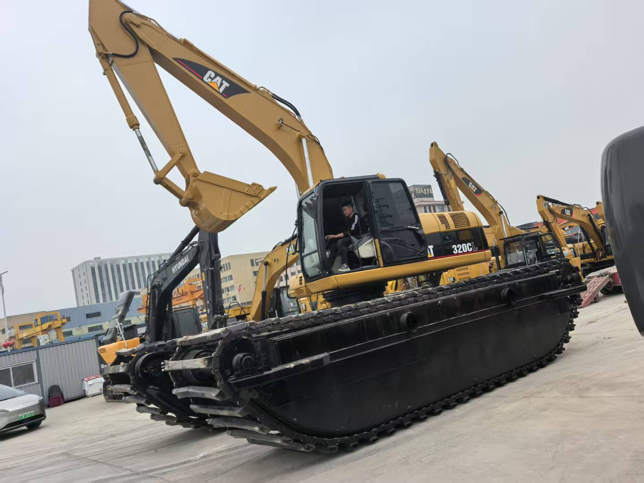 CATERPILLAR 320C boat excavator - حفارة أفقية: صورة 1 CATERPILLAR 320C boat excavator - حفارة أفقية: صورة 1