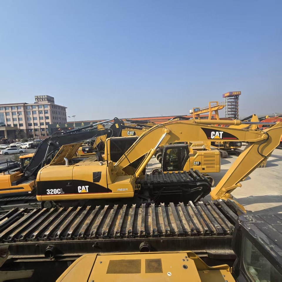 CATERPILLAR 320C - حفارة أفقية: صورة 4 CATERPILLAR 320C - حفارة أفقية: صورة 4
