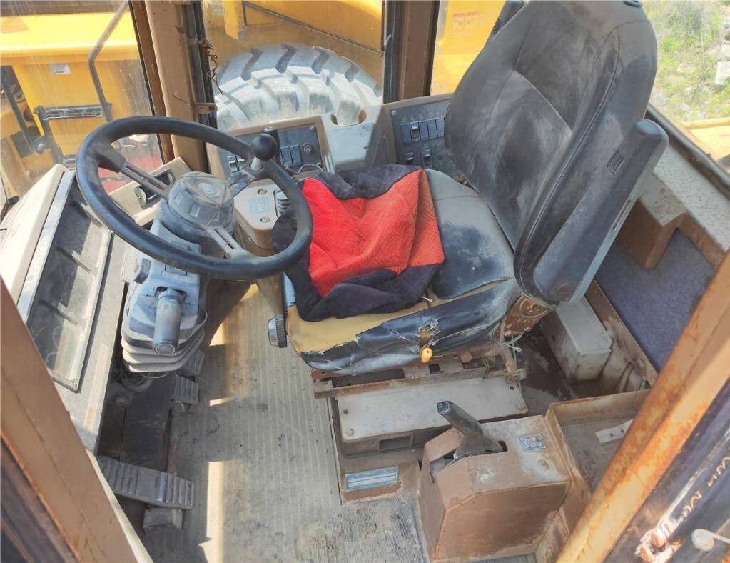 اللودر بعجل Caterpillar 950 F: صورة 6