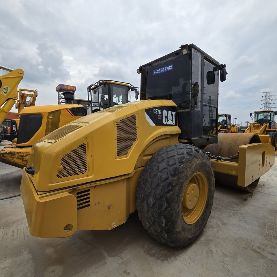 Caterpillar CS76 - مدحلة ضاغطة: صورة 1 Caterpillar CS76 - مدحلة ضاغطة: صورة 1
