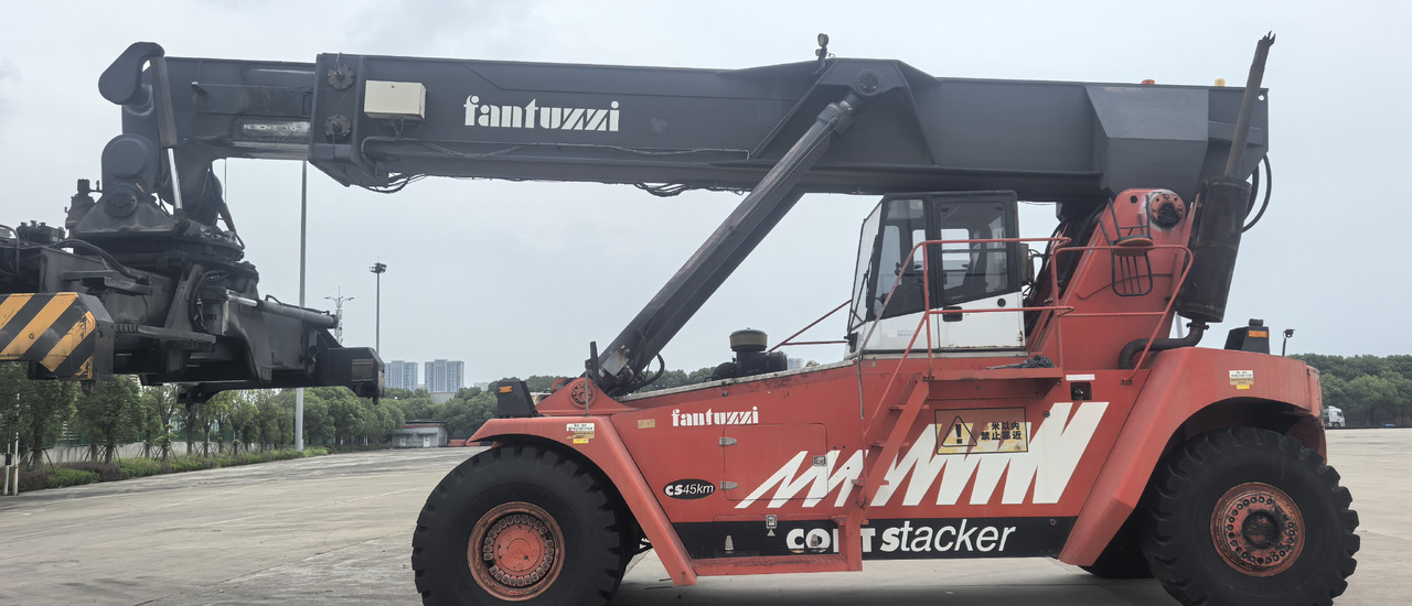 FANTUZZI CS45KM reach stacker - المعبِّئ المناول: صورة 1 FANTUZZI CS45KM reach stacker - المعبِّئ المناول: صورة 1