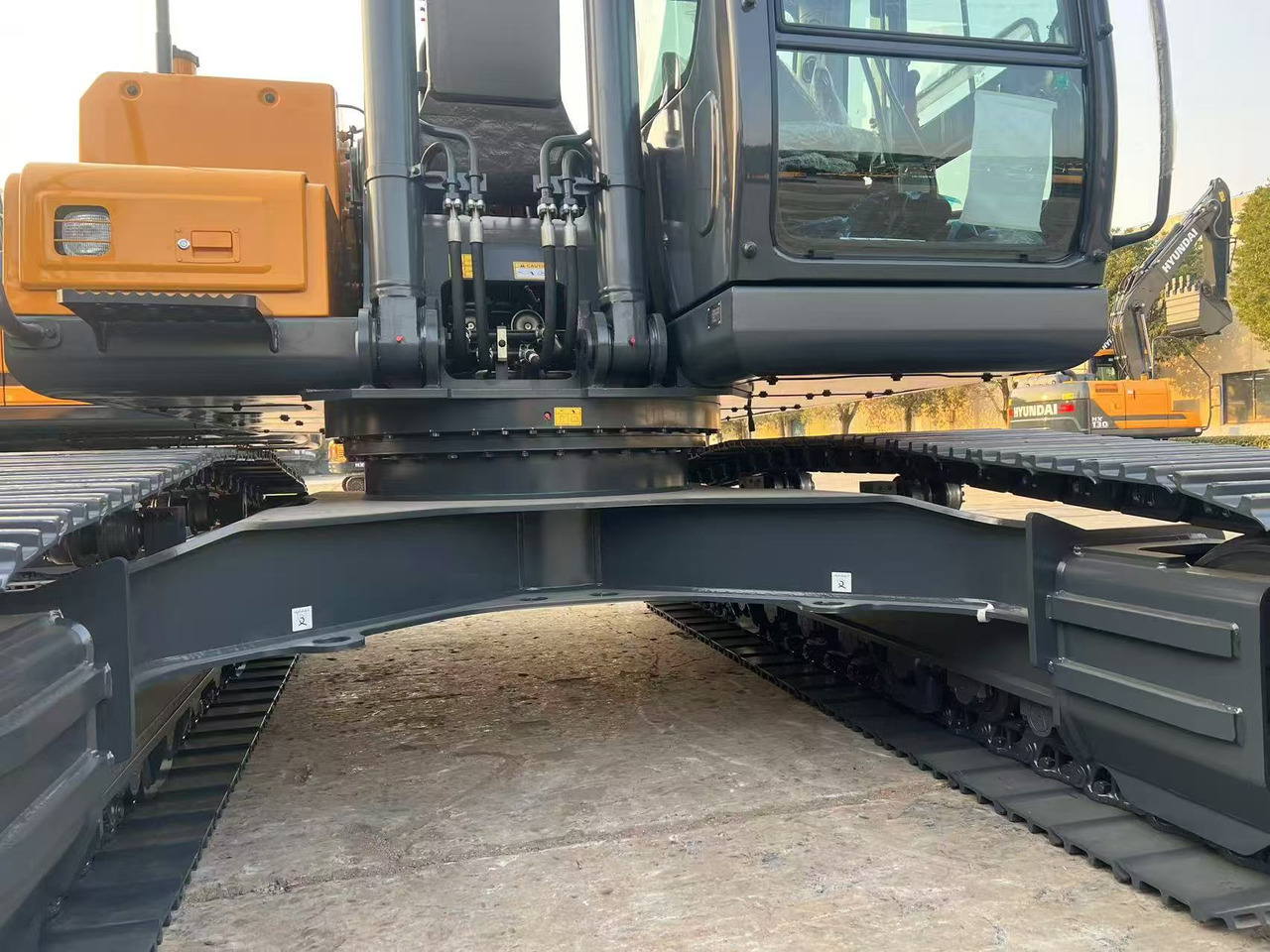 HYUNDAI HX220HD - حفار زحاف: صورة 4 HYUNDAI HX220HD - حفار زحاف: صورة 4