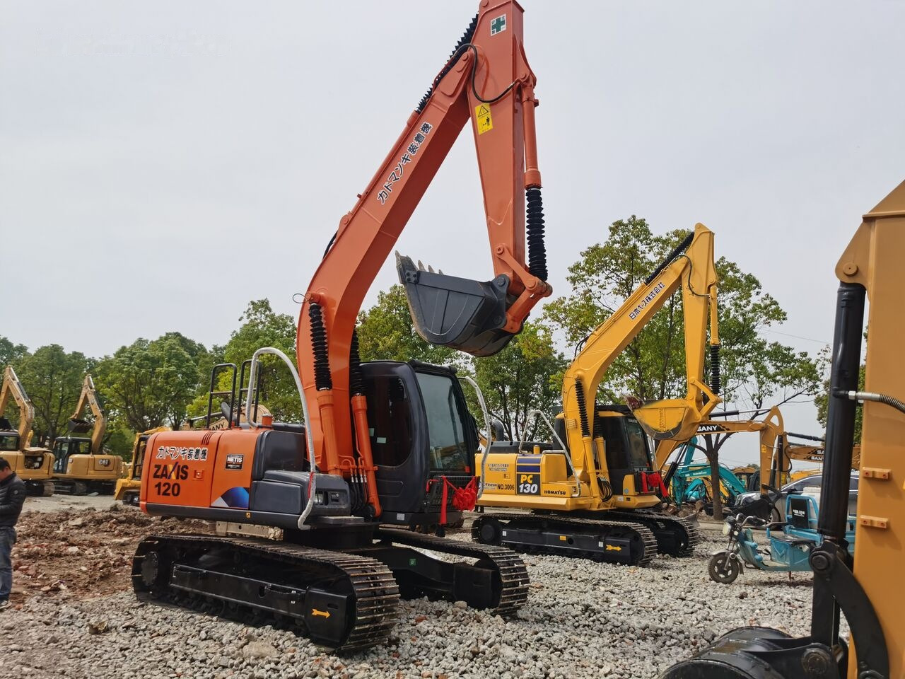 Hitachi ZX120 - حفار زحاف: صورة 3 Hitachi ZX120 - حفار زحاف: صورة 3