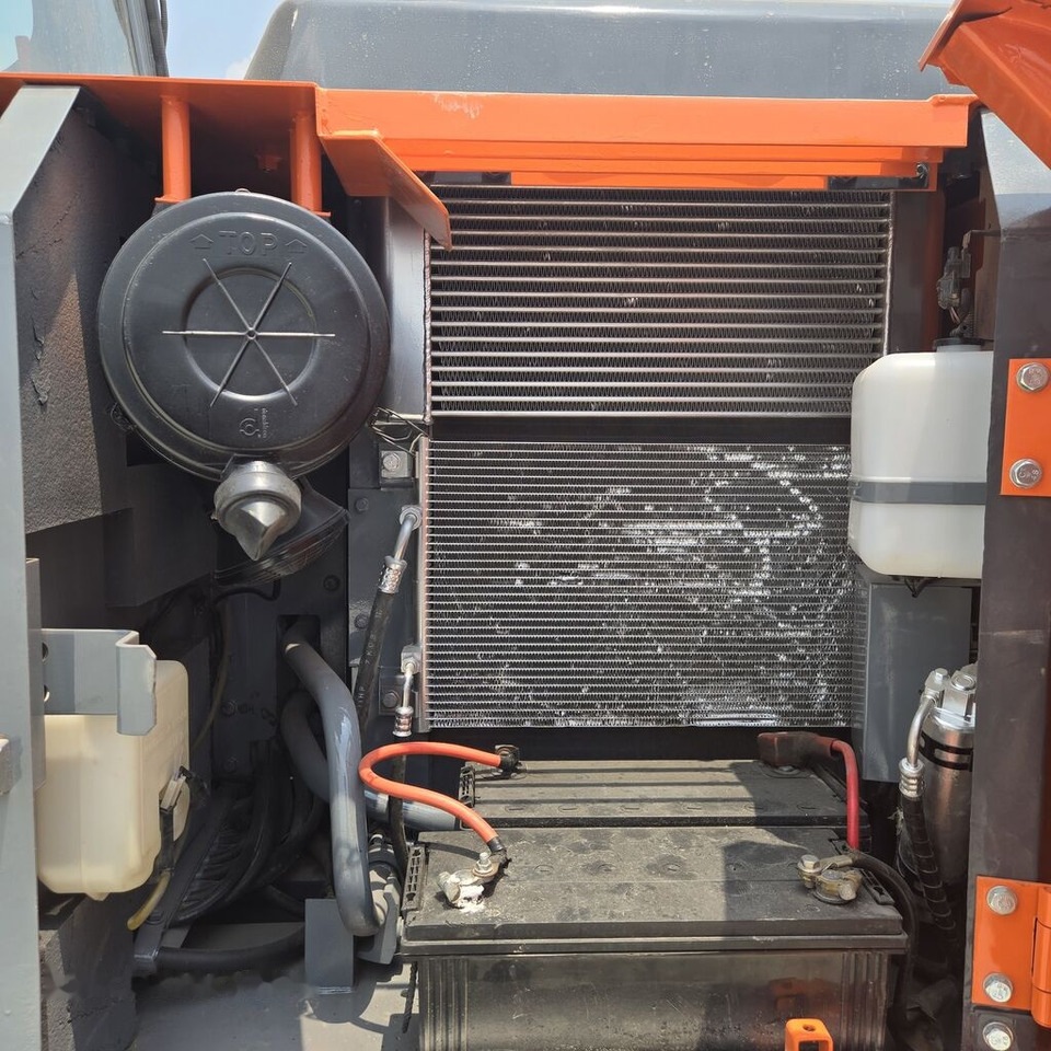 Hitachi ZX120 - حفار زحاف: صورة 4 Hitachi ZX120 - حفار زحاف: صورة 4