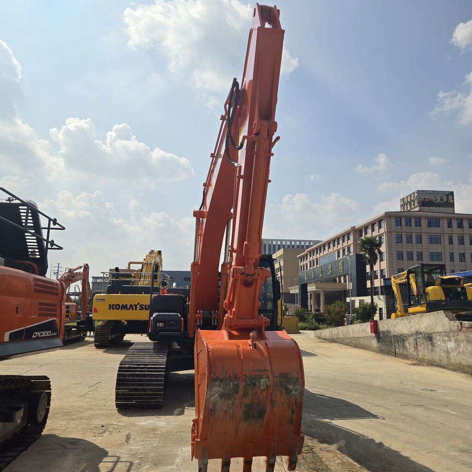 Hitachi ZX210 - حفار زحاف: صورة 1 Hitachi ZX210 - حفار زحاف: صورة 1
