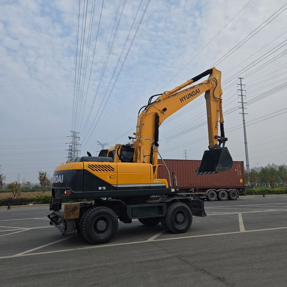 Hyundai R210W-9 - حفارة دولاب: صورة 2 Hyundai R210W-9 - حفارة دولاب: صورة 2