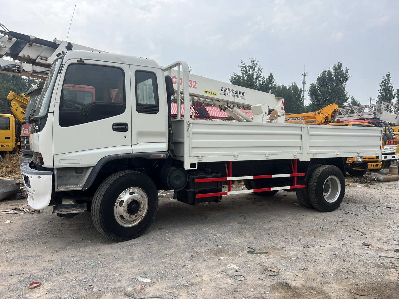 ISUZU Cargo truck - شاحنة قلاب: صورة 4 ISUZU Cargo truck - شاحنة قلاب: صورة 4