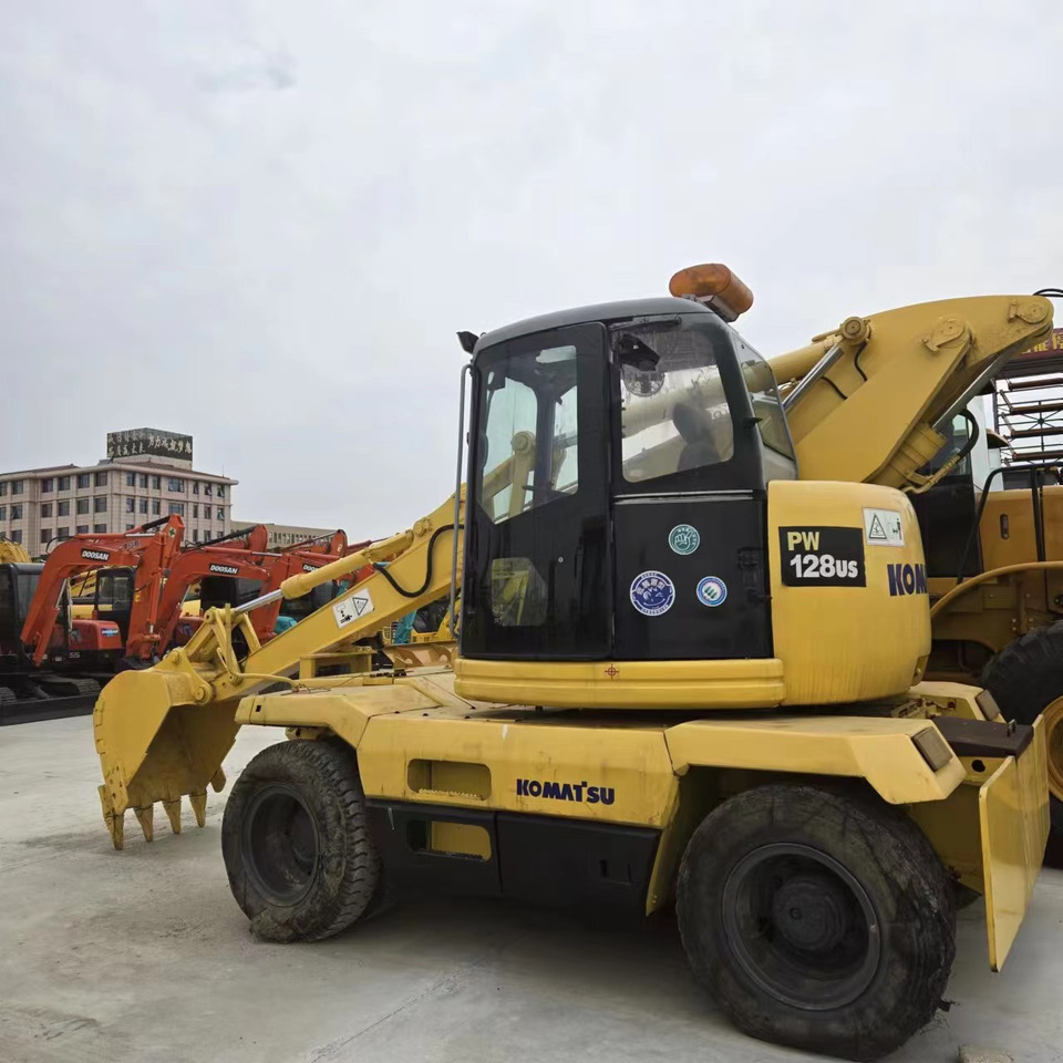 KOMATSU PC128US - حفارة دولاب: صورة 3 KOMATSU PC128US - حفارة دولاب: صورة 3