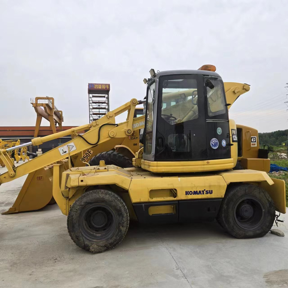 KOMATSU PC128US - حفارة دولاب: صورة 2 KOMATSU PC128US - حفارة دولاب: صورة 2
