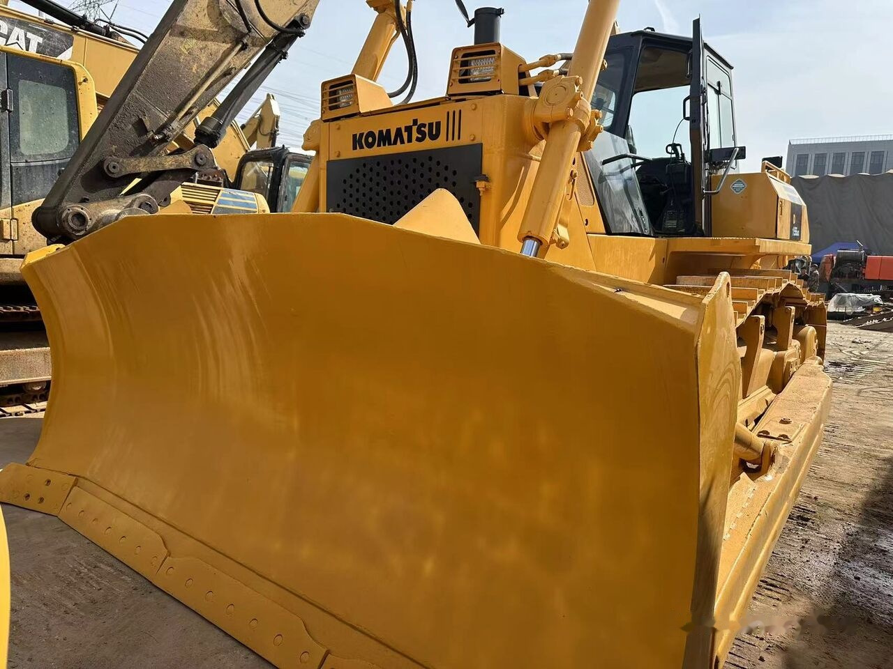 Komatsu D155A-5 - جرافة: صورة 1 Komatsu D155A-5 - جرافة: صورة 1