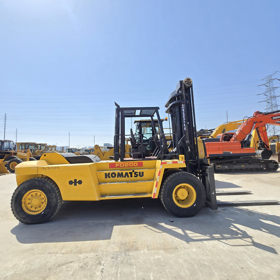 Komatsu FD200 - رافعة شوكية ديزل: صورة 2 Komatsu FD200 - رافعة شوكية ديزل: صورة 2