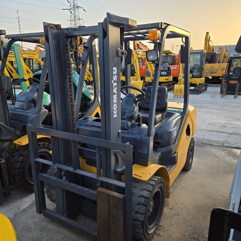 Komatsu FD30 - رافعة شوكية ديزل: صورة 4 Komatsu FD30 - رافعة شوكية ديزل: صورة 4